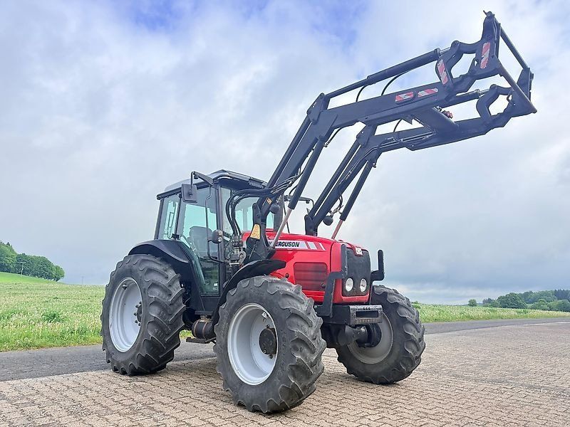 Massey Ferguson 4435 mit Frontlader un Druckluftanlage