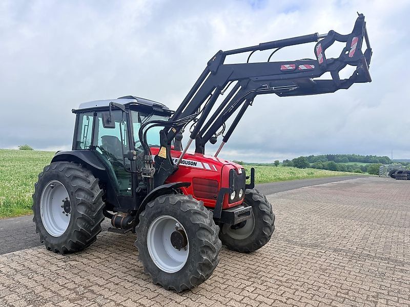 Massey Ferguson 4435 mit Frontlader un Druckluftanlage