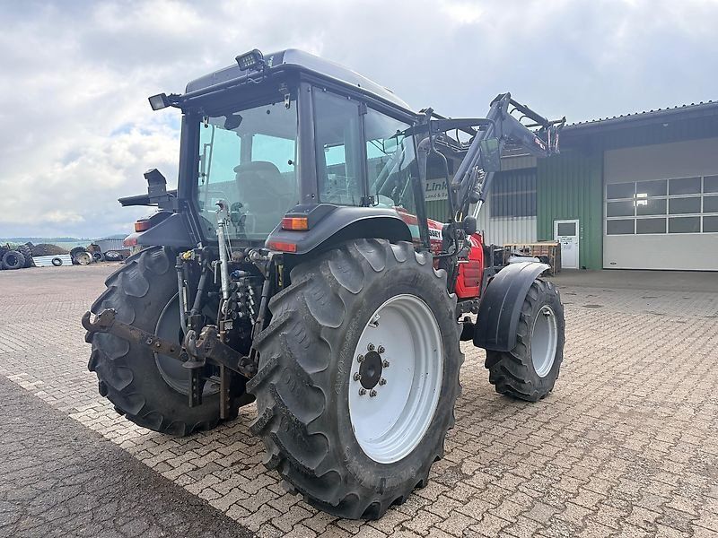 Massey Ferguson 4435 mit Frontlader un Druckluftanlage