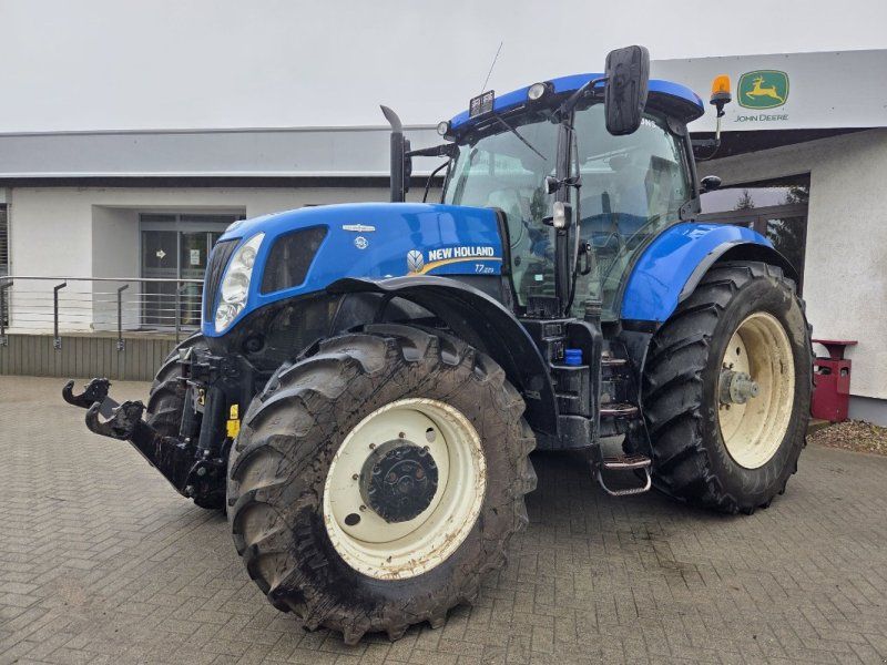New Holland T7 220