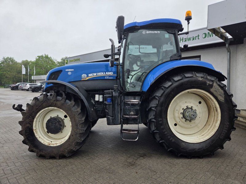 New Holland T7 220