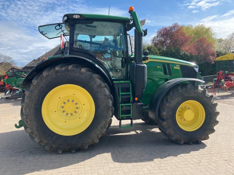 John Deere 6R 250