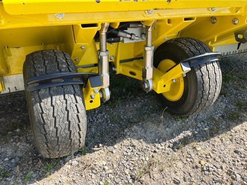 John Deere 30R