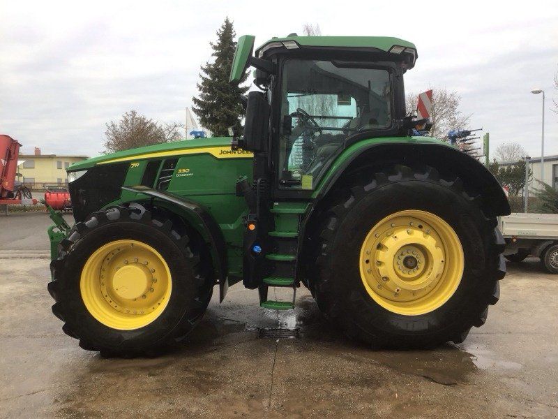 John Deere 7R 330