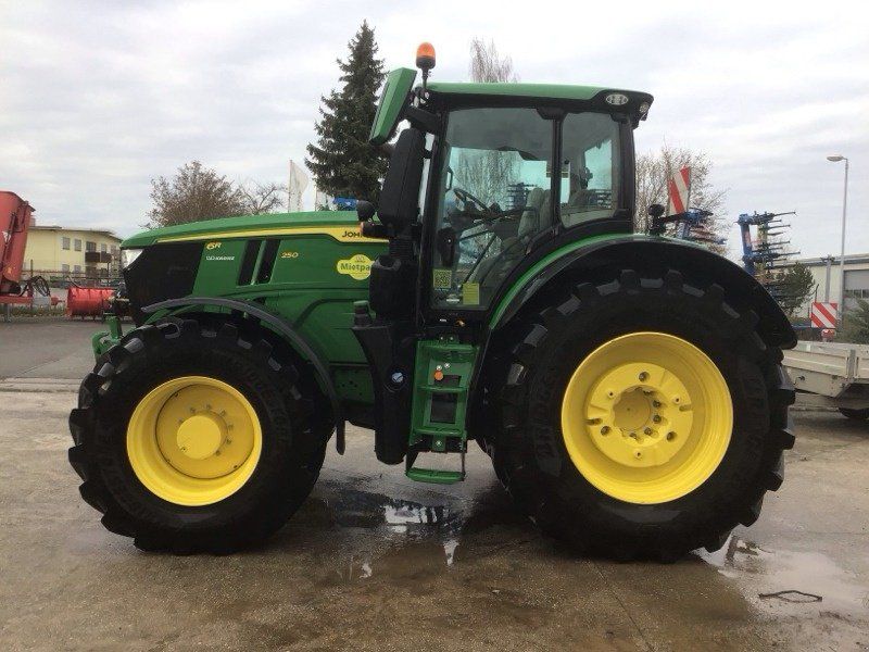 John Deere 6R 250