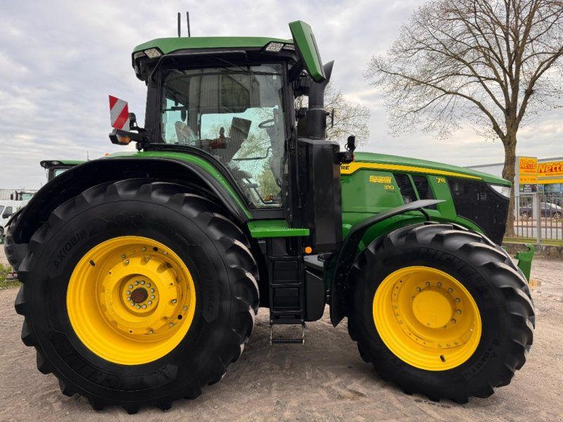 John Deere 7R310