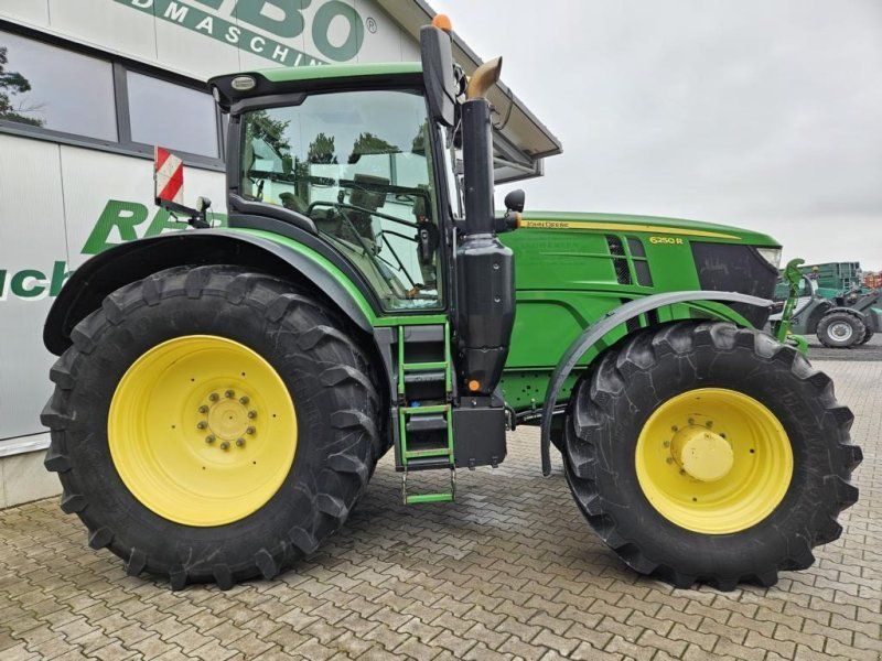 John Deere 6250R