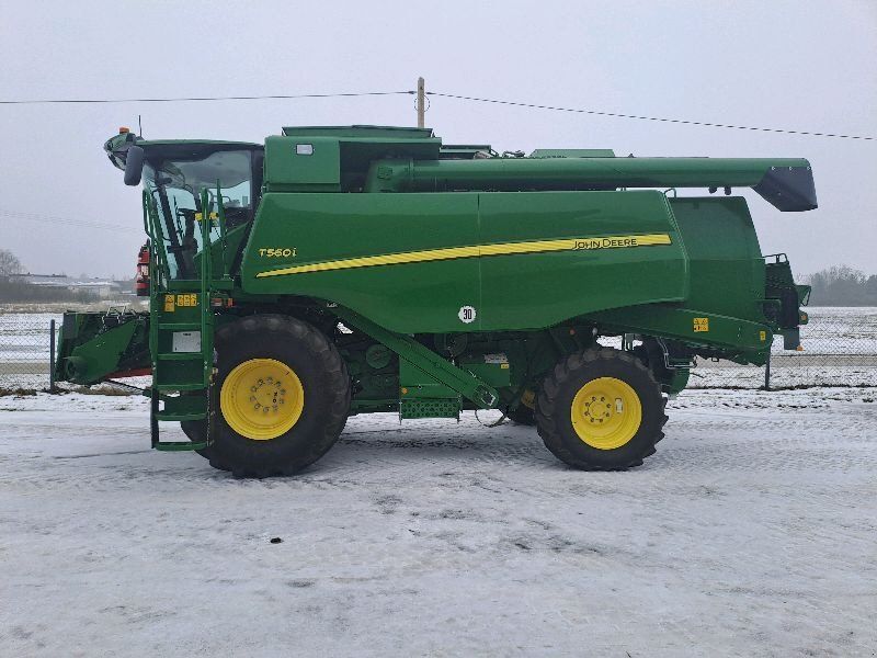 John Deere T560