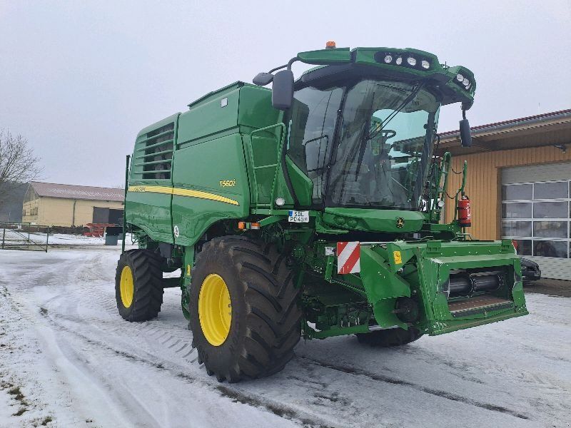 John Deere T560