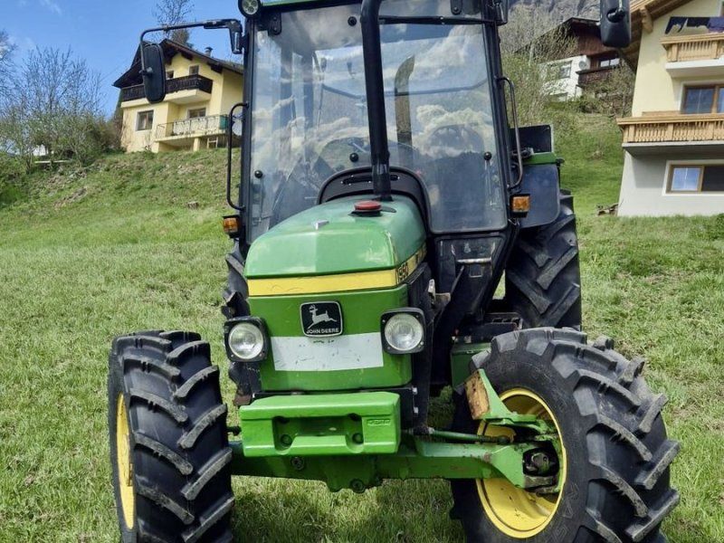 John Deere 1950 CC2 + Frontlader