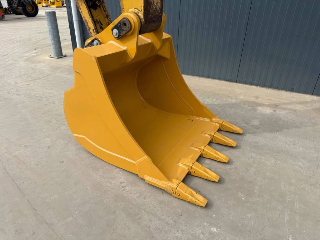 CAT 320E L