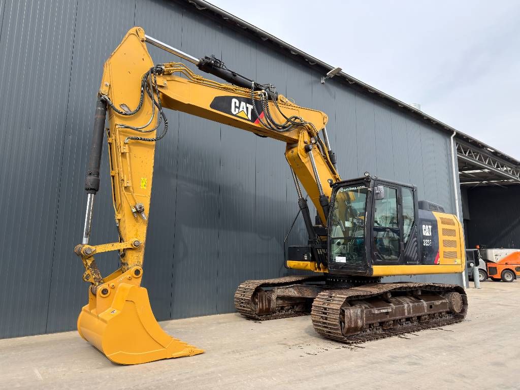 CAT 323EL VA