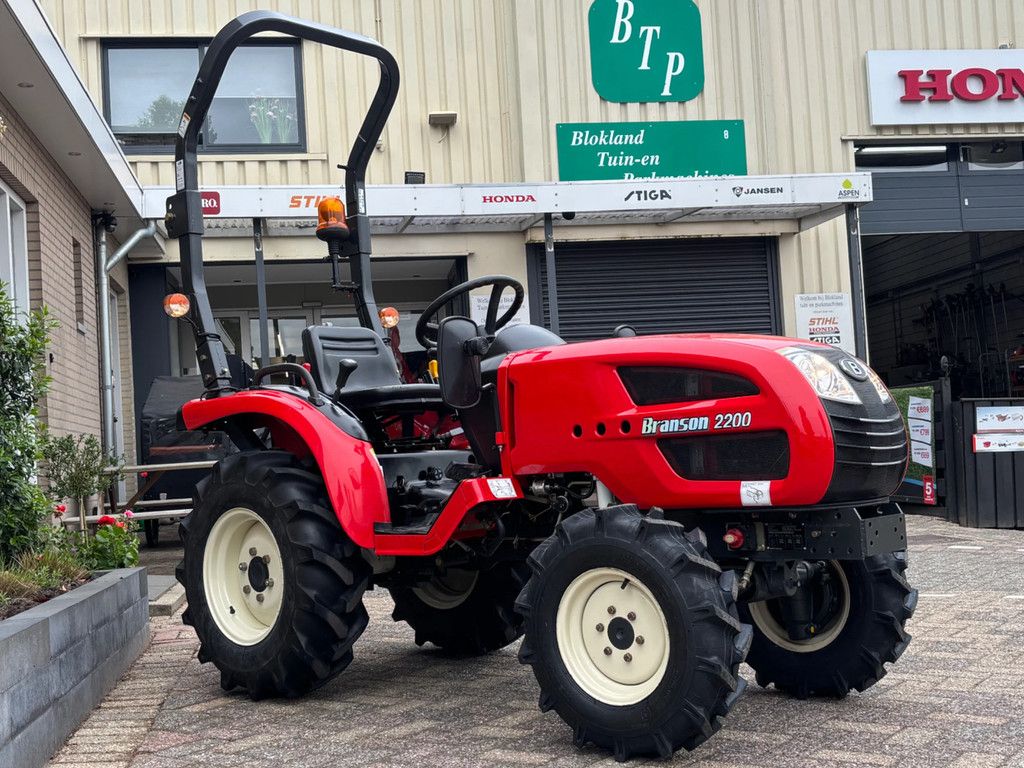Branson 2200 diesel minitractor met stuurbekrachting