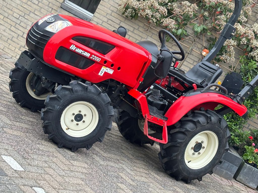 Branson 2200 diesel minitractor met stuurbekrachting