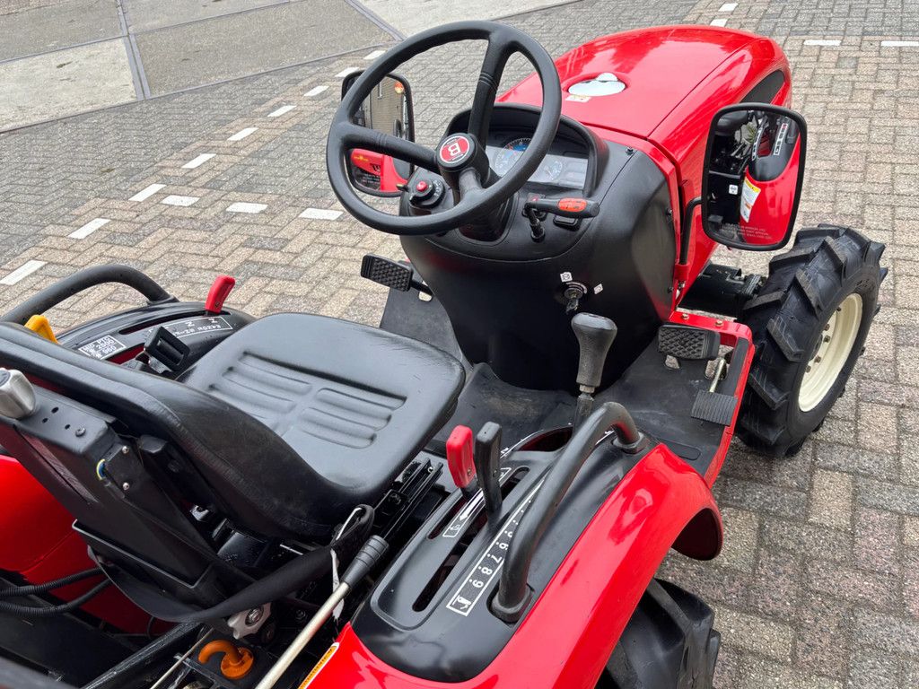 Branson 2200 diesel minitractor met stuurbekrachting