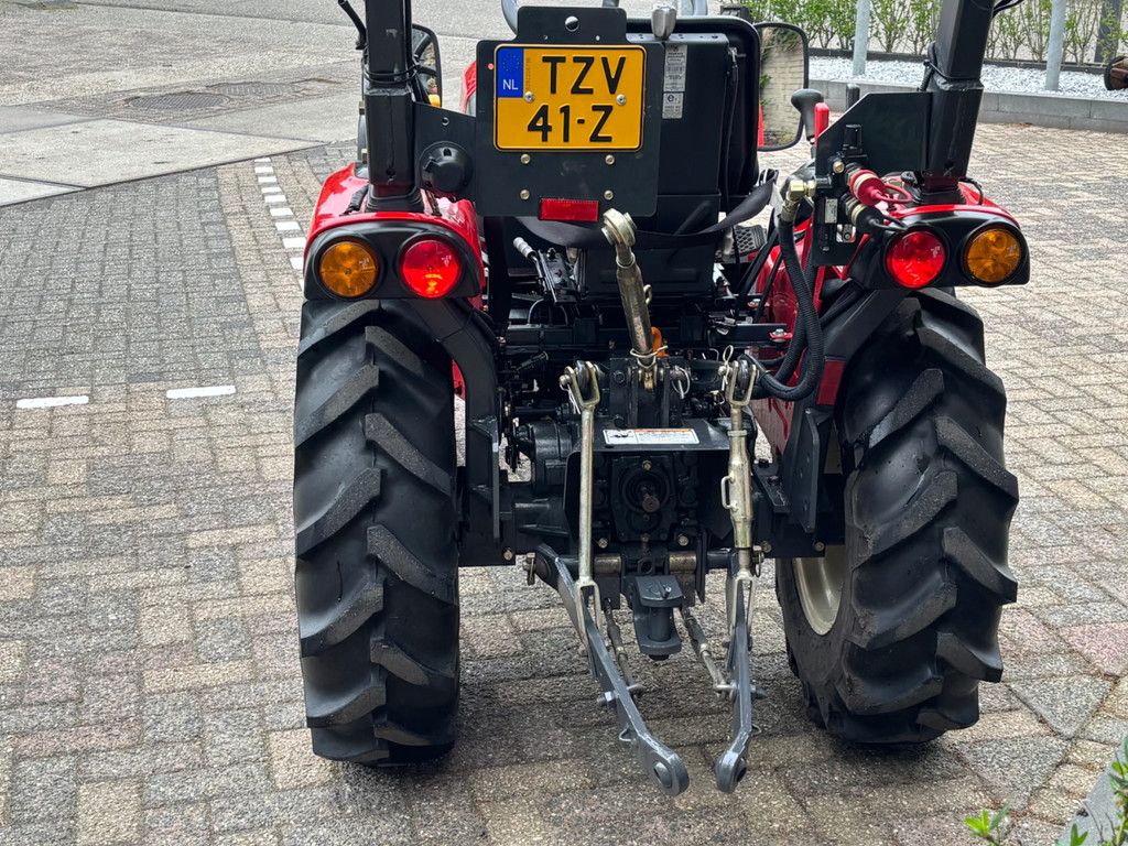 Branson 2200 diesel minitractor met stuurbekrachting