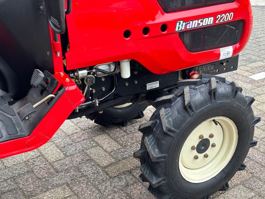 Branson 2200 diesel minitractor met stuurbekrachting