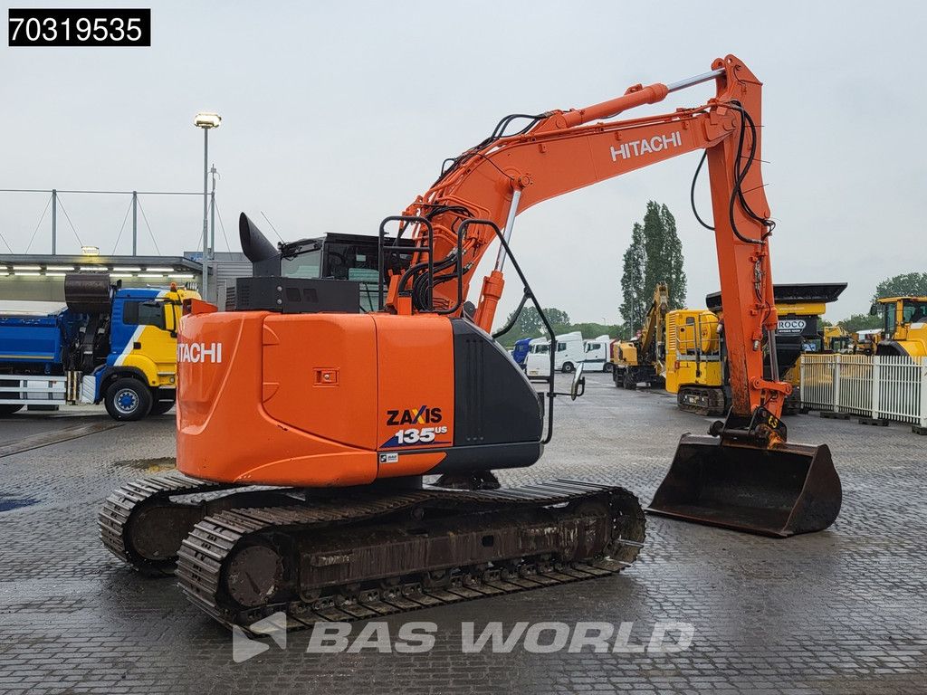 Hitachi ZX135 US-6 Inlc. New Chains + Sprockets