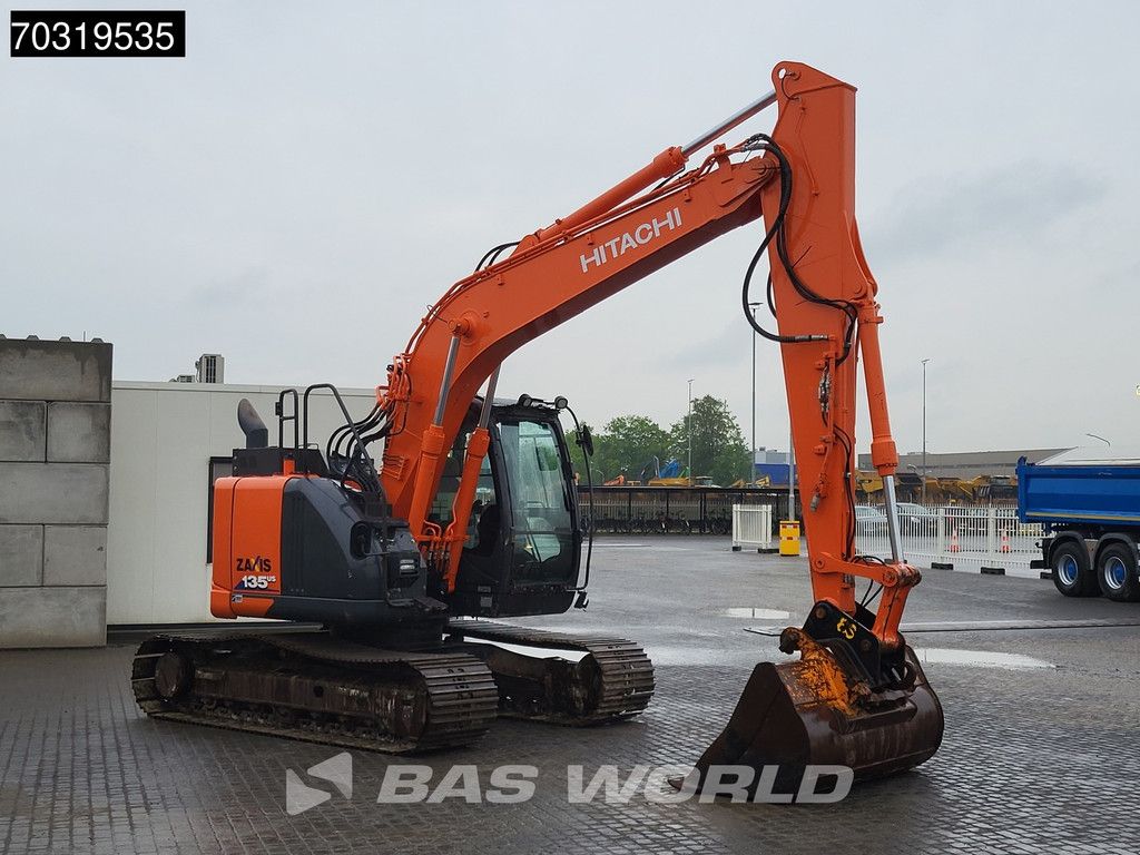 Hitachi ZX135 US-6 Inlc. New Chains + Sprockets