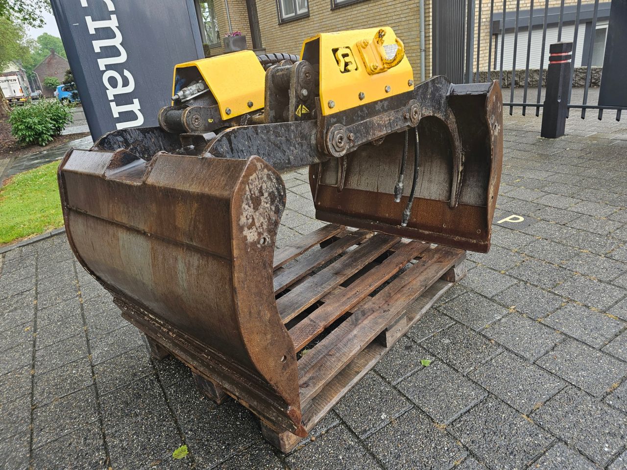 Bakker BDVEZ 100 Knijpbak Met Dubbele Cylinders