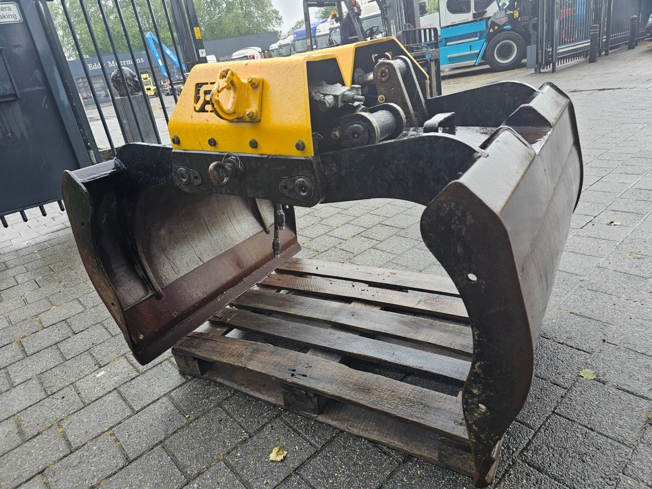 Bakker BDVEZ 100 Knijpbak Met Dubbele Cylinders