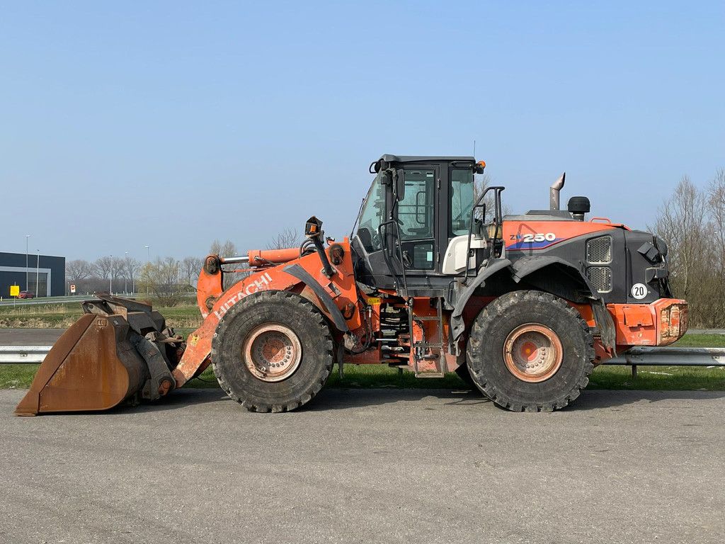 Hitachi ZW250-6