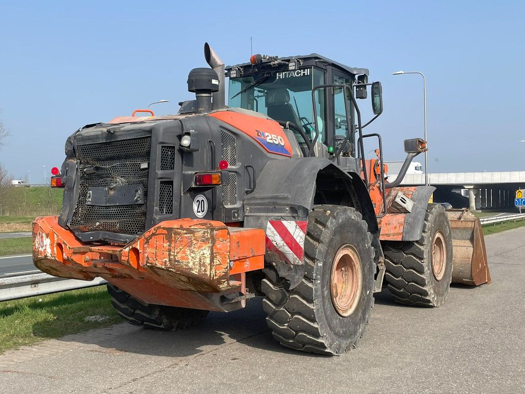 Hitachi ZW250-6