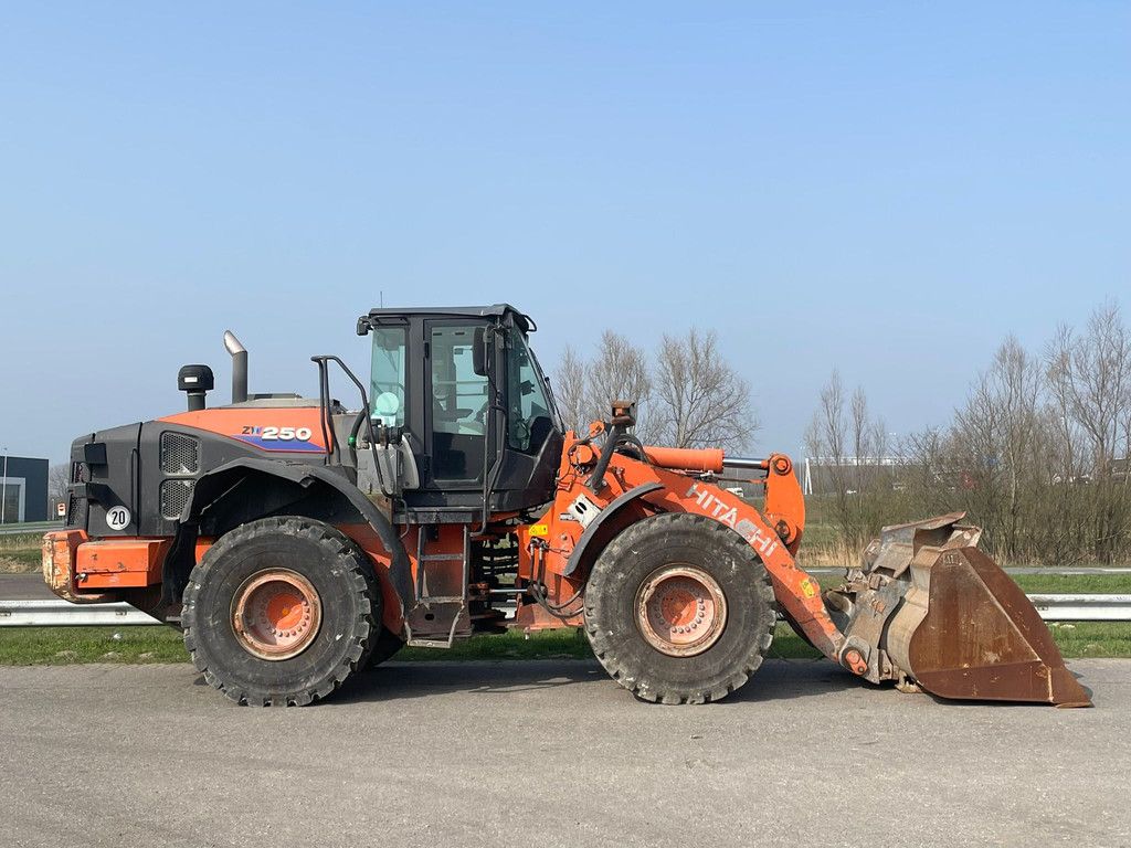 Hitachi ZW250-6