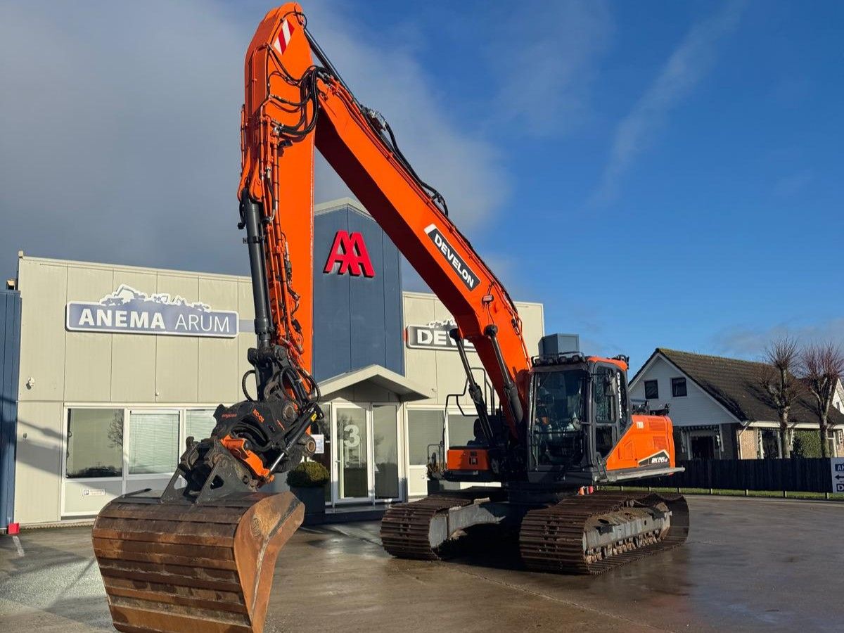 Develon DX225LC-7
