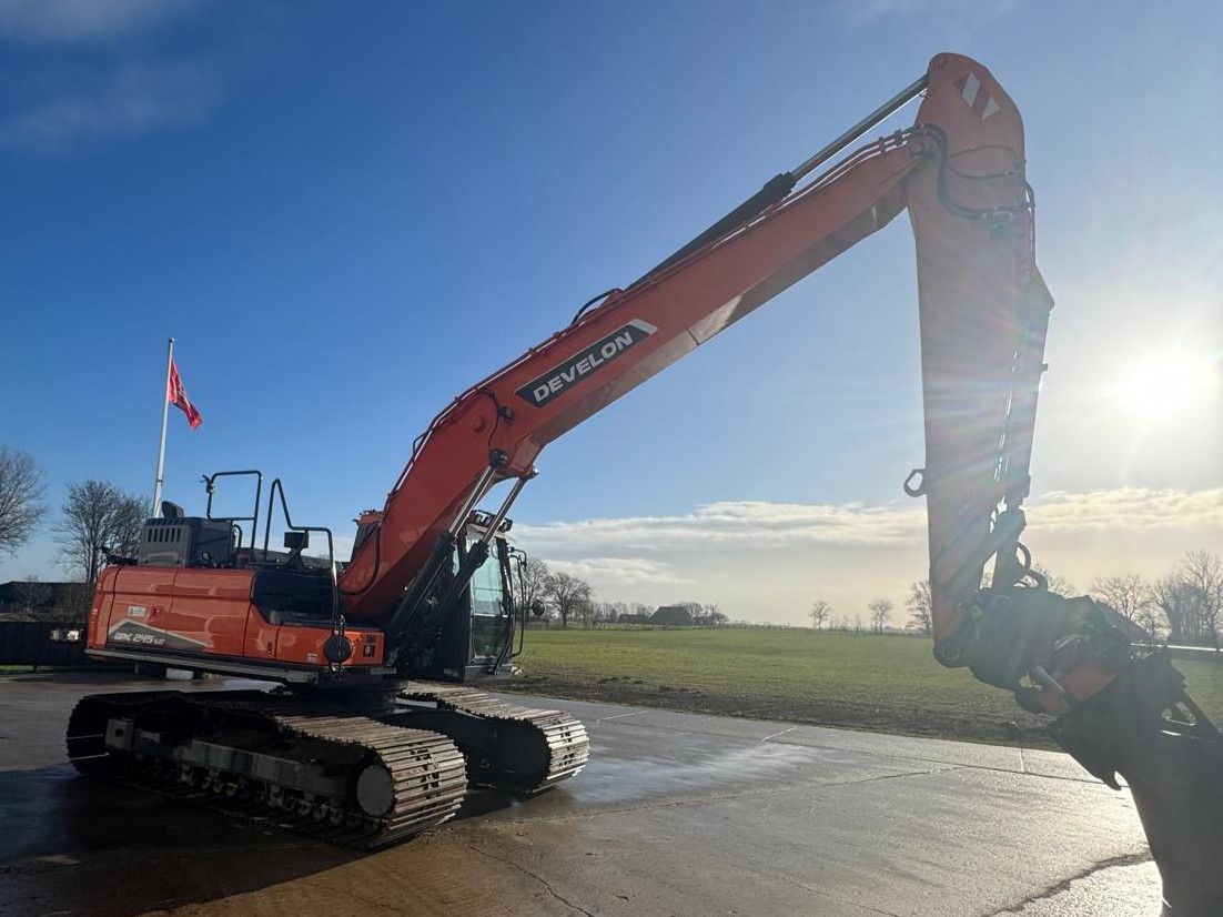Develon DX225LC-7
