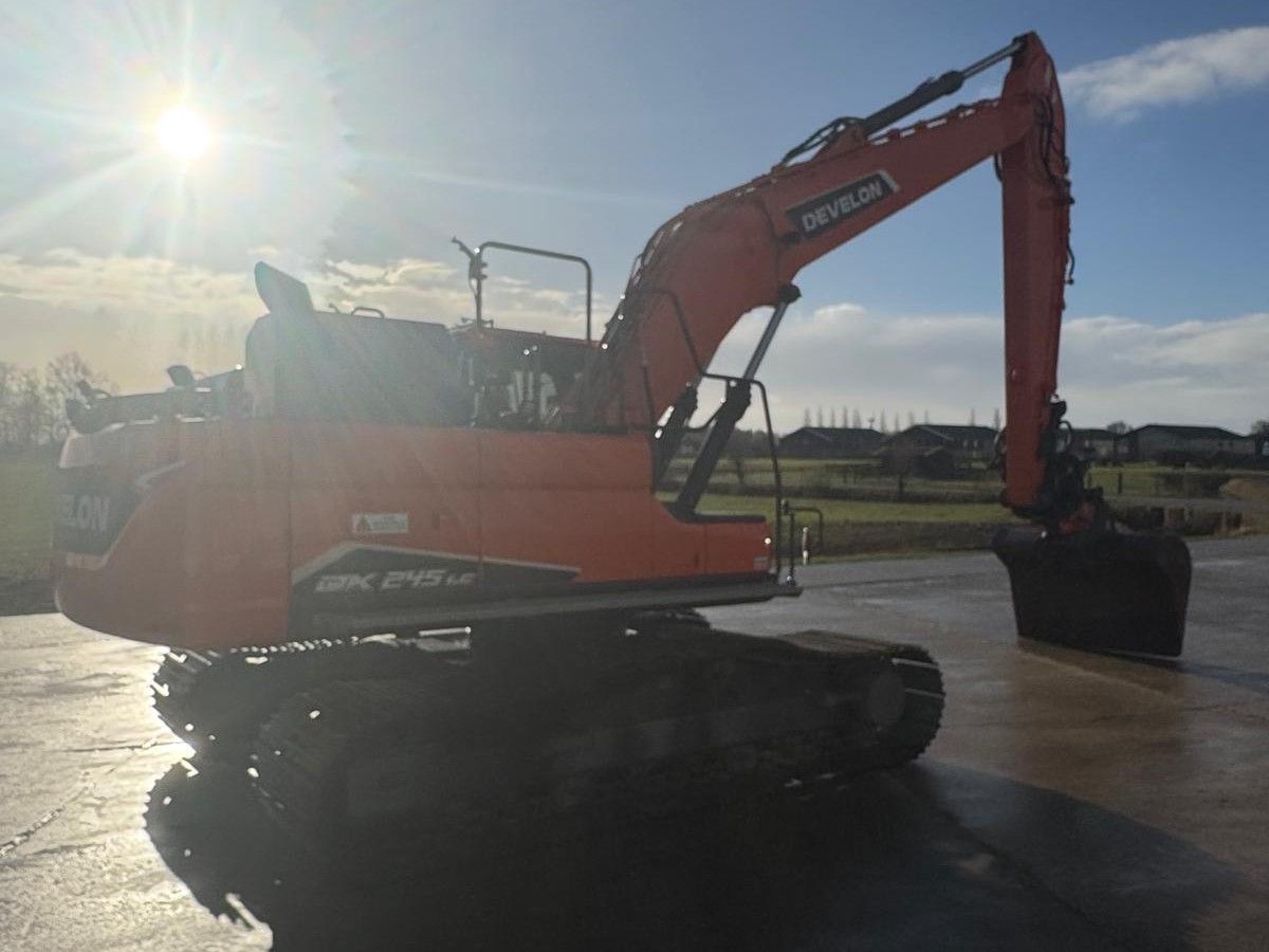 Develon DX225LC-7