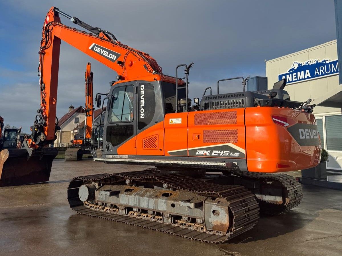 Develon DX225LC-7
