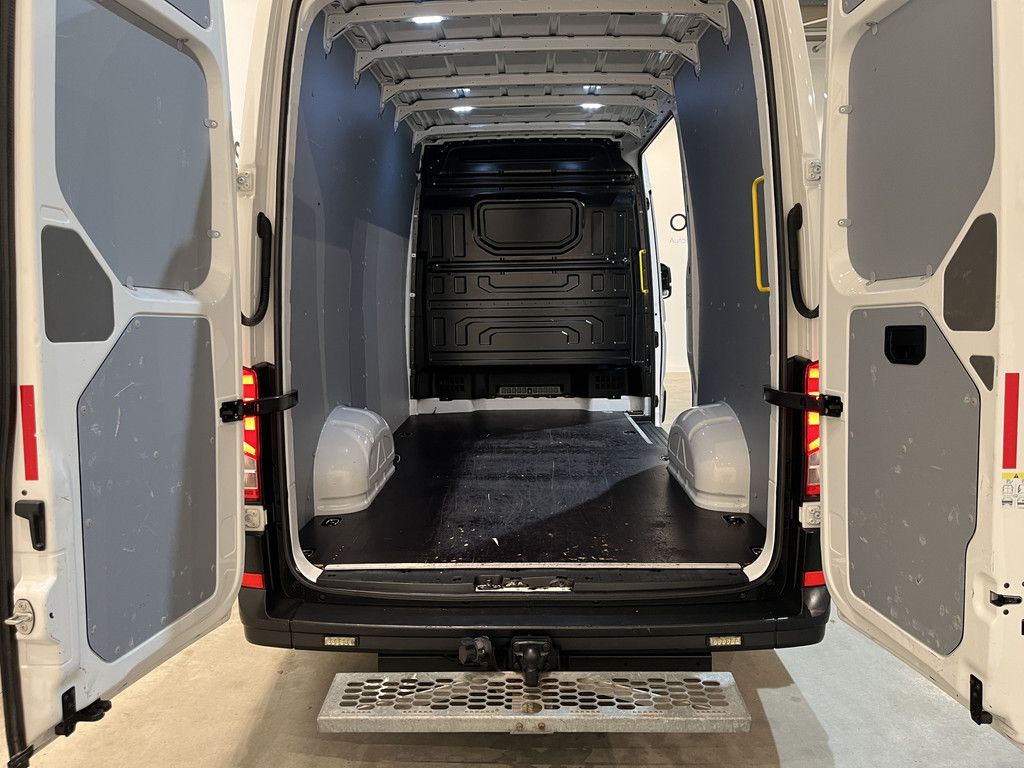 Man TGE 35 2.0 L3H3 140 PK Automaat / Trekhaak 3.000 KG / Euro 6 / Airco / CarPlay / Cruise Control Adap. / Camera