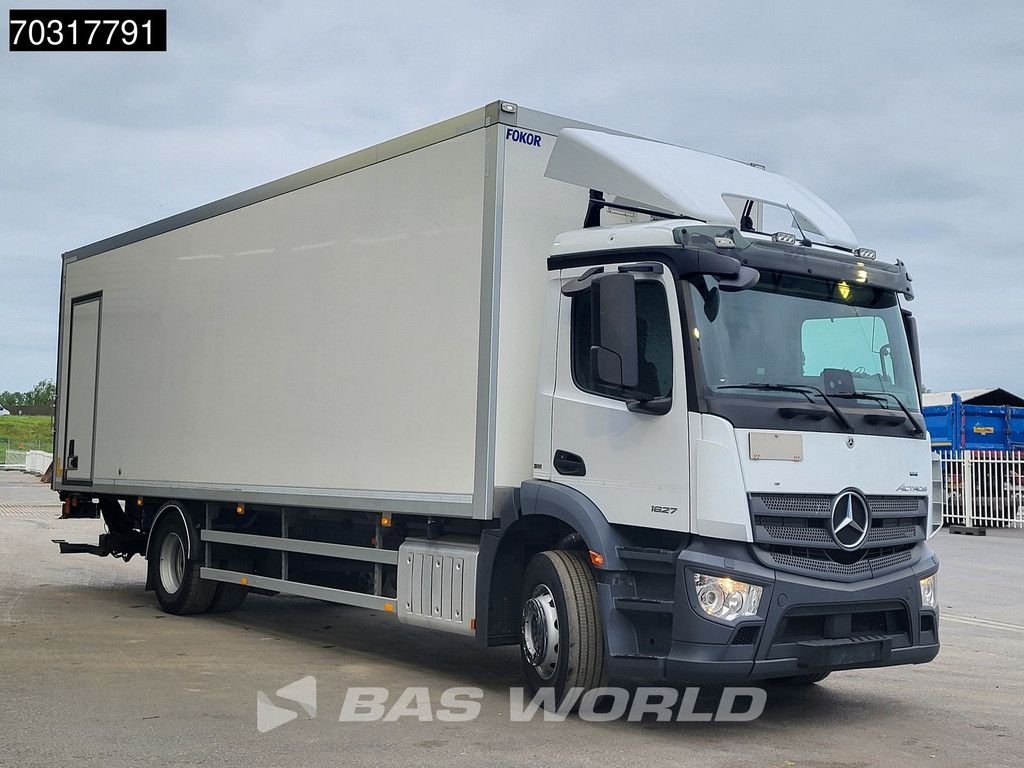 Mercedes Actros 1827 4X2 18tonner 2000kg Ladebordwand box heating Xenon Automatic Euro 6