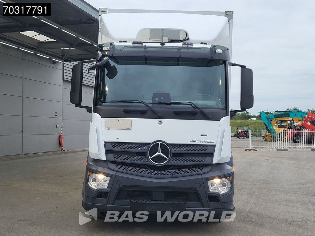 Mercedes Actros 1827 4X2 18tonner 2000kg Ladebordwand box heating Xenon Automatic Euro 6