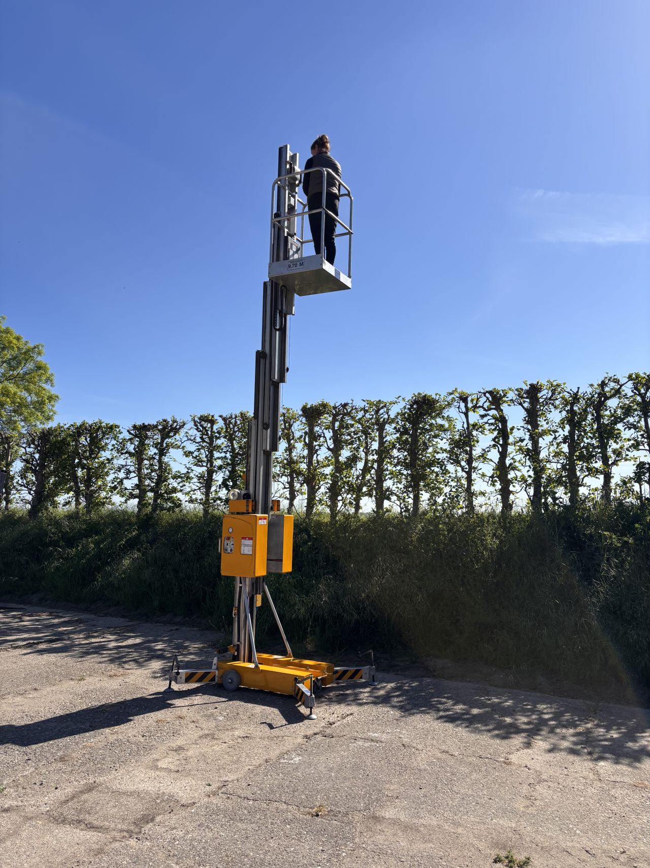 Masthoogwerker 9,7m werkhoogte - accu - in nette staat