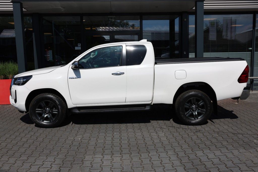 Toyota Hilux 2.8 D-4D X-TRA CAB PROFESSIONAL A/T 4WD VAN