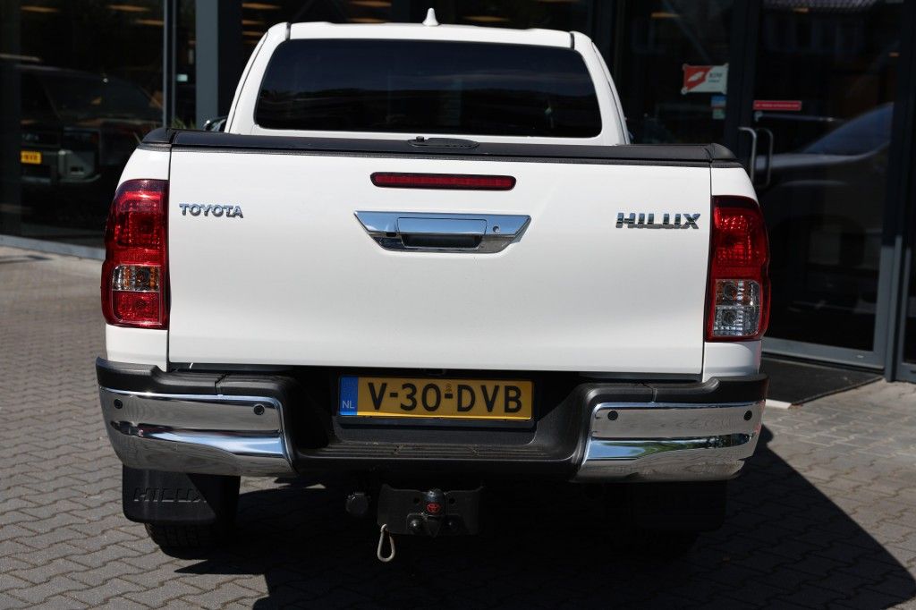 Toyota Hilux 2.8 D-4D X-TRA CAB PROFESSIONAL A/T 4WD VAN