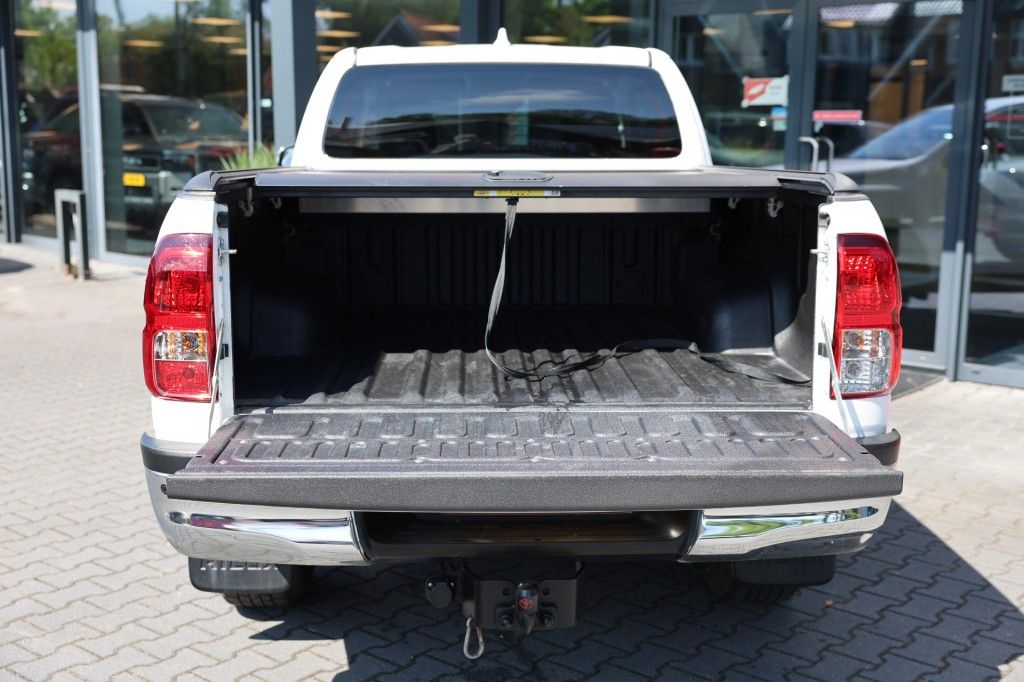 Toyota Hilux 2.8 D-4D X-TRA CAB PROFESSIONAL A/T 4WD VAN