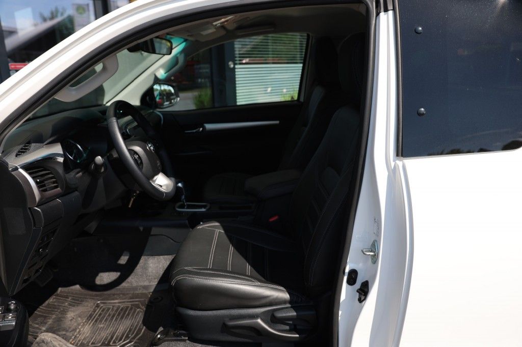 Toyota Hilux 2.8 D-4D X-TRA CAB PROFESSIONAL A/T 4WD VAN
