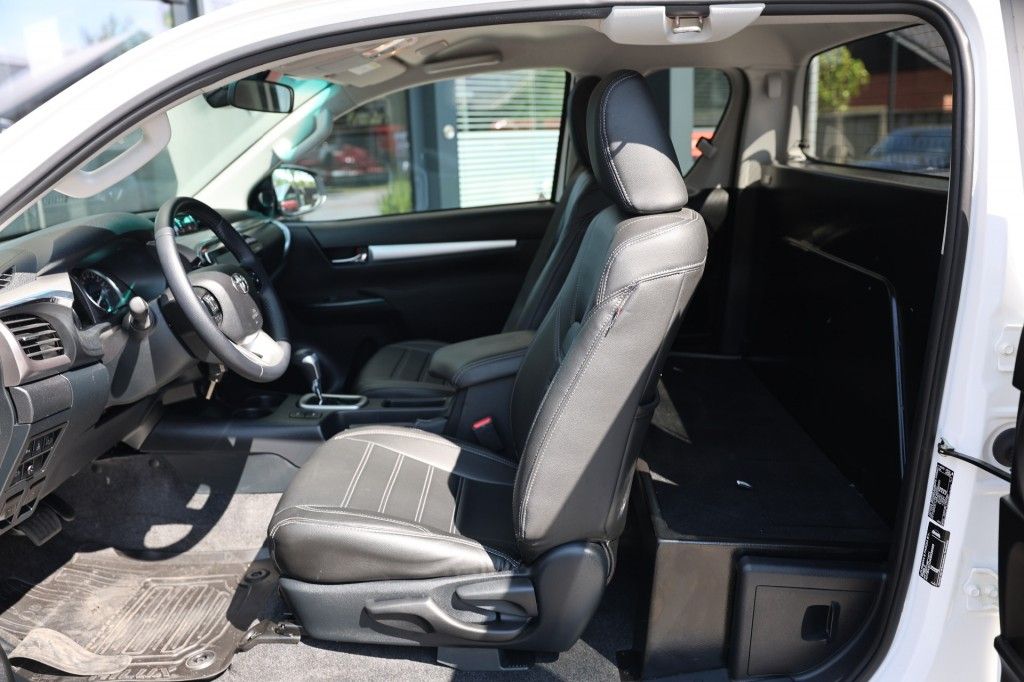 Toyota Hilux 2.8 D-4D X-TRA CAB PROFESSIONAL A/T 4WD VAN