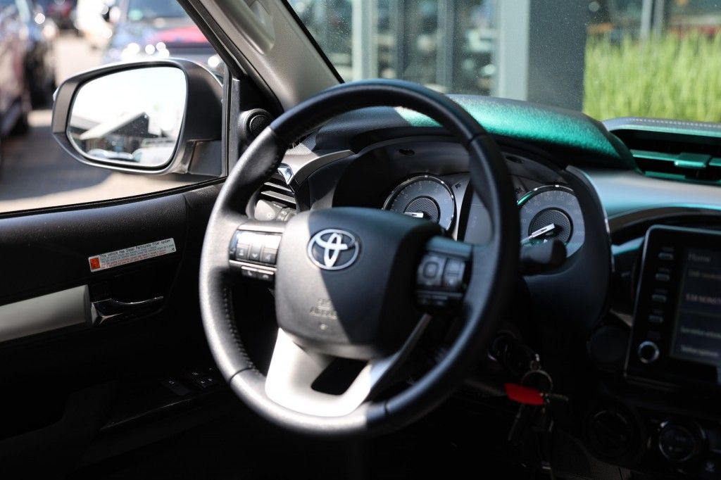 Toyota Hilux 2.8 D-4D X-TRA CAB PROFESSIONAL A/T 4WD VAN