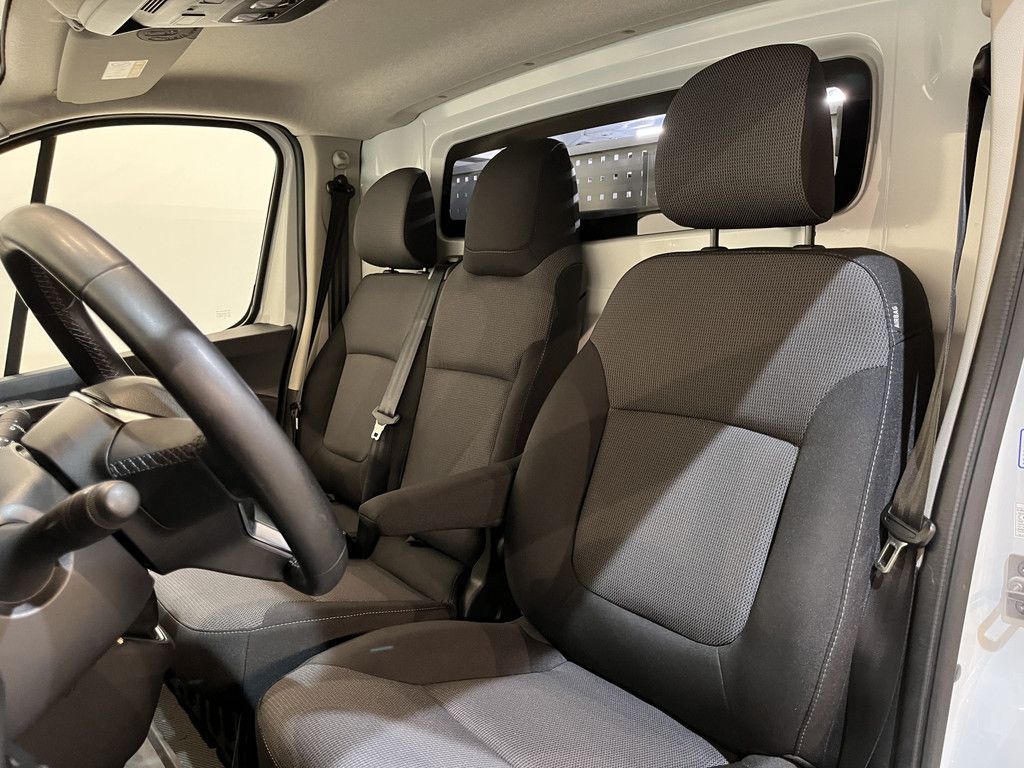 Renault Trafic 2.0 Blue dCi 150 PK L2H1 Advance Automaat Servicebus / Inrichting / Euro 6 / Schuifdeur L + R / 220V. / Airco / CarPlay / Camera / Trekhaak / Cruise Control / LED / 3-Zits / 62.800 KM !!