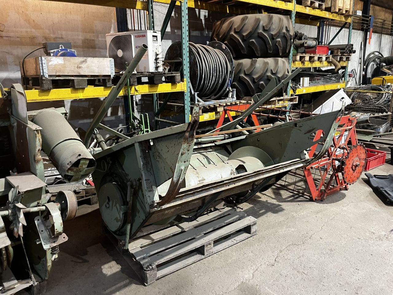 Claas Columbus maaidorser met stropers