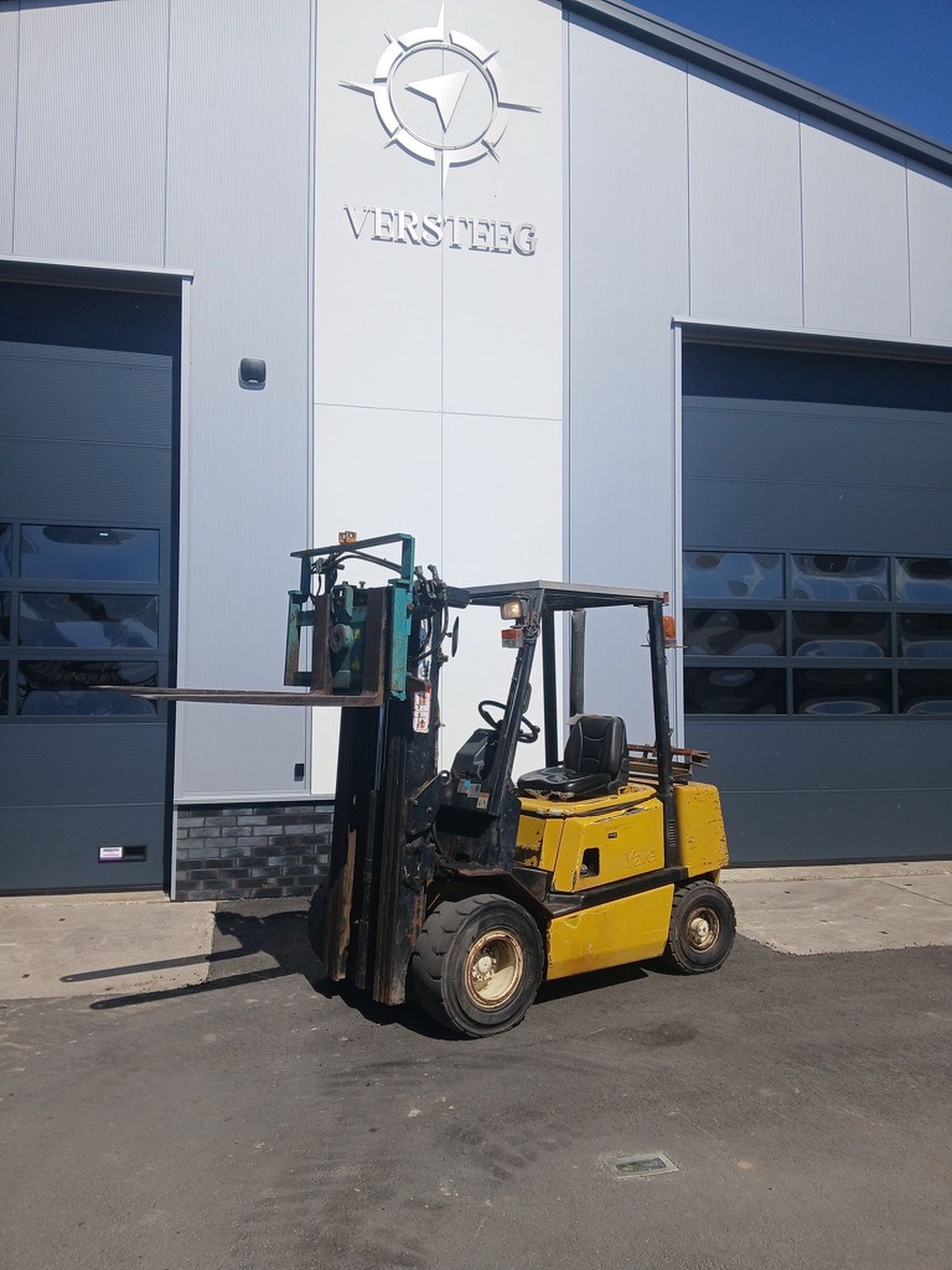 Yale 2.5Ton Deisel triplo + rotator!!
