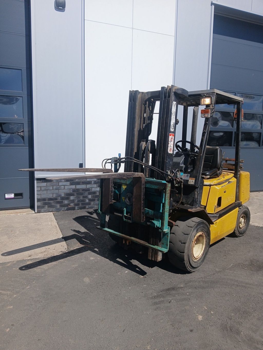 Yale 2.5Ton Deisel triplo + rotator!!