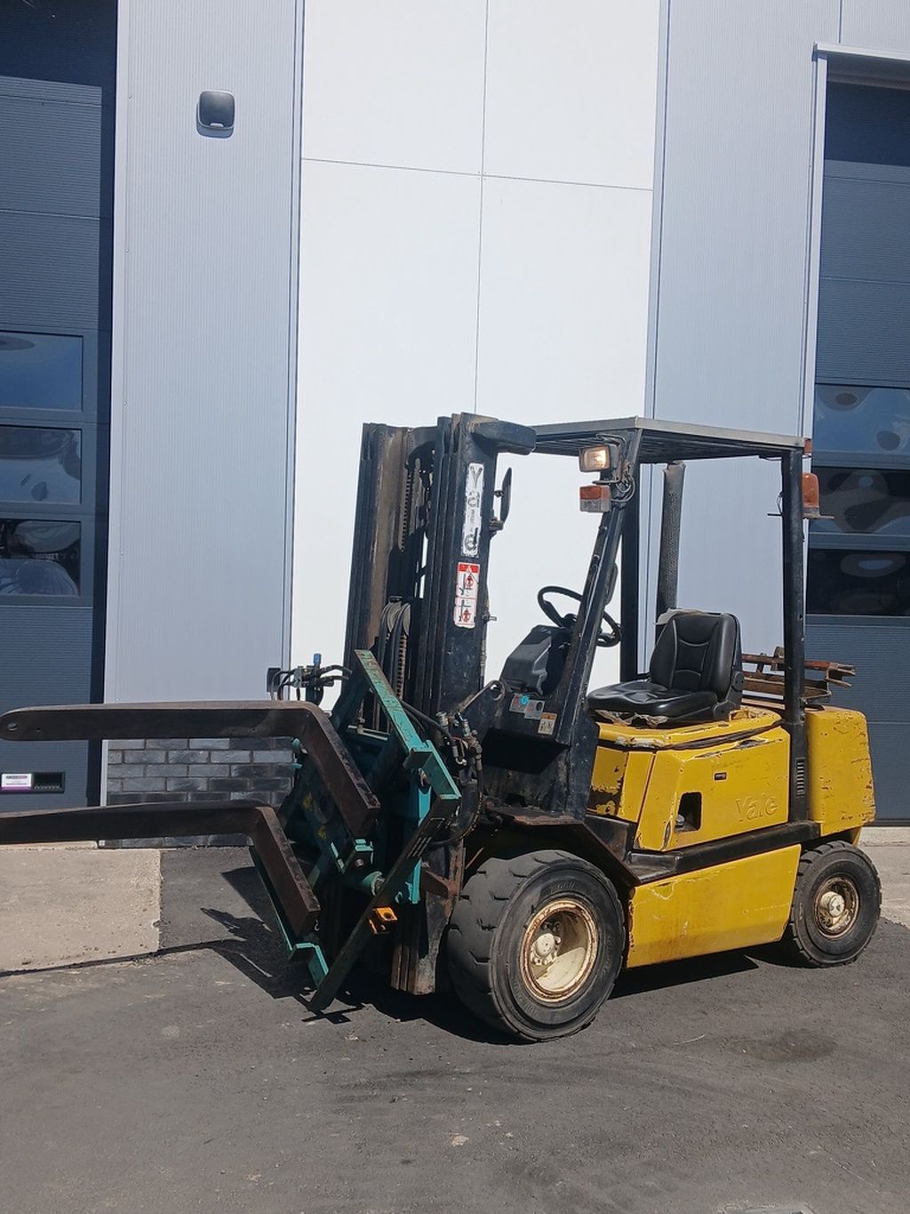 Yale 2.5Ton Deisel triplo + rotator!!
