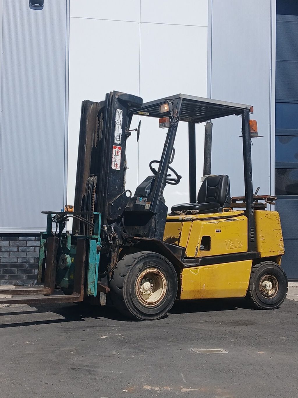 Yale 2.5Ton Deisel triplo + rotator!!
