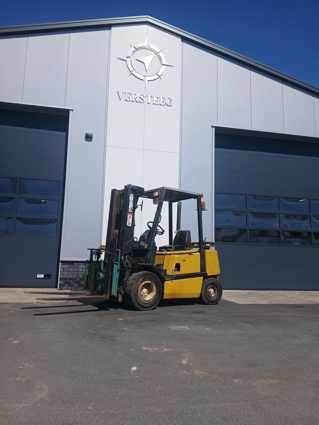 Yale 2.5Ton Deisel triplo + rotator!!