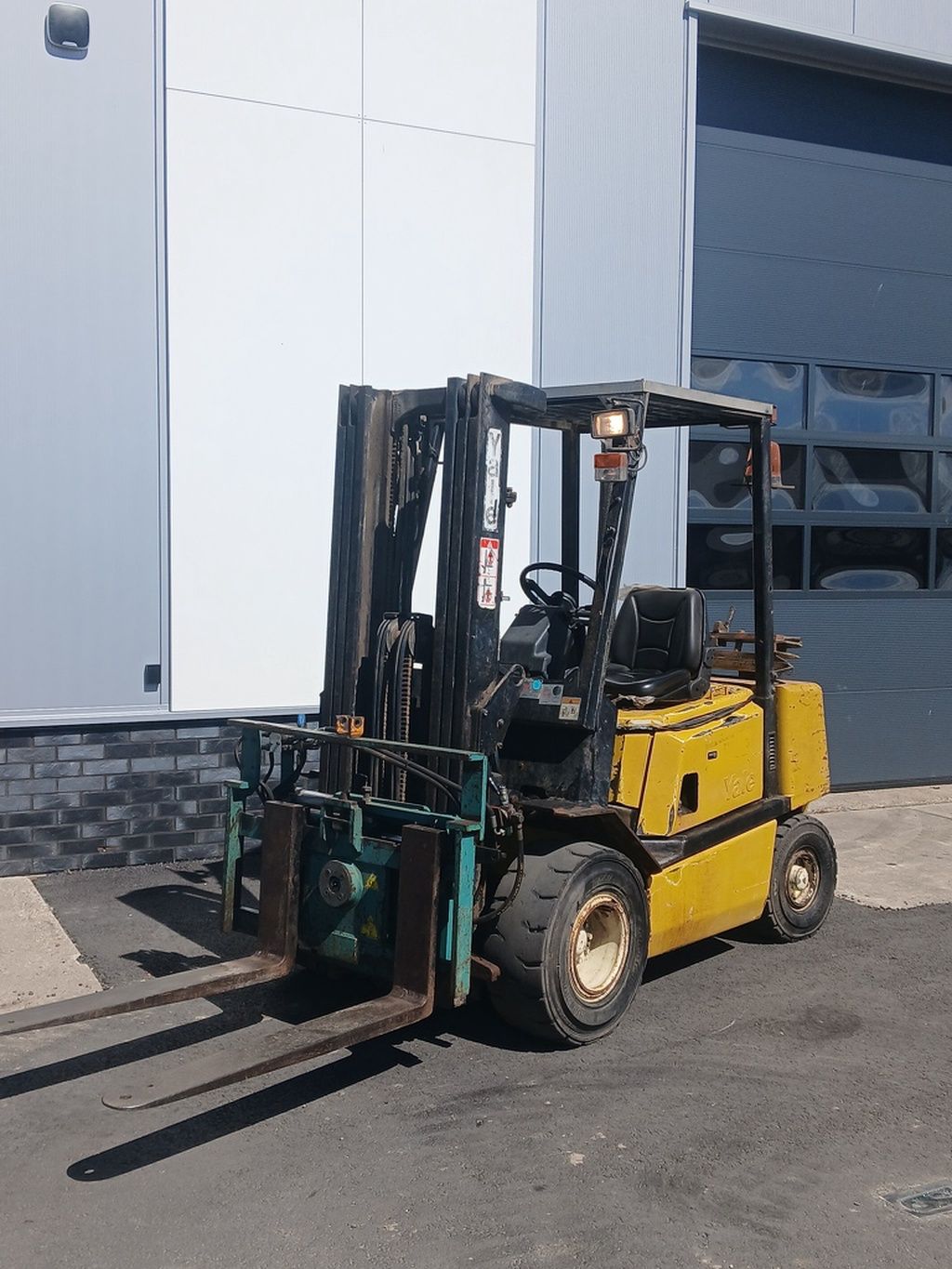Yale 2.5Ton Deisel triplo + rotator!!